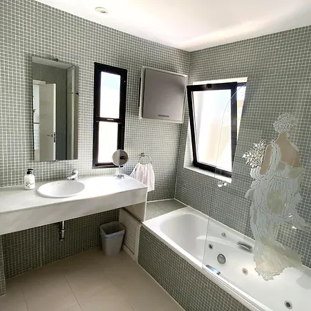 Villa De Lujo Con Piscina Privada, Cerca De La Playa Y Servicios En Moraira 8 Personas - Hisp-216-230